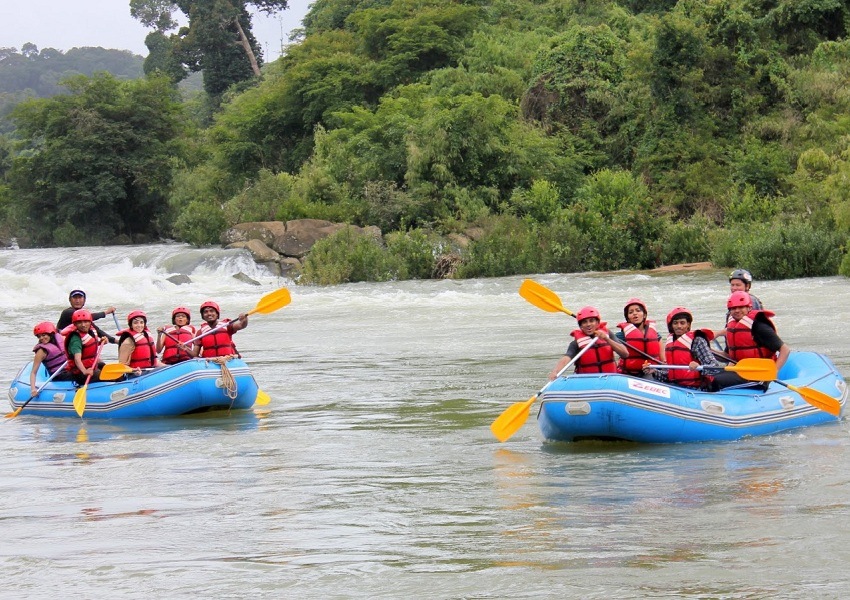 white river rafting in coorg